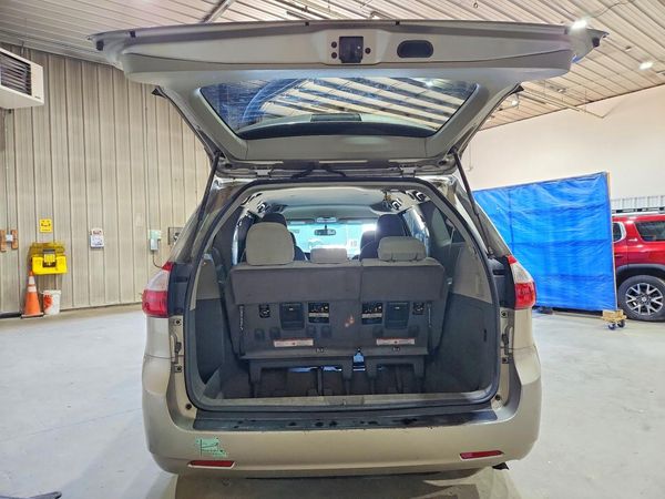2016 TOYOTA SIENNA