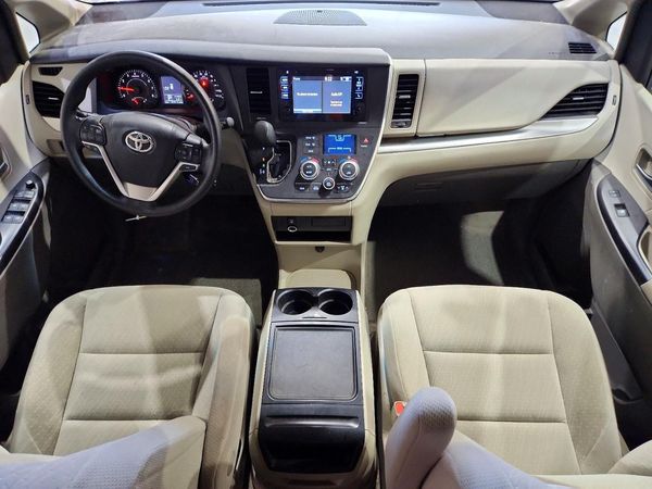 2016 TOYOTA SIENNA