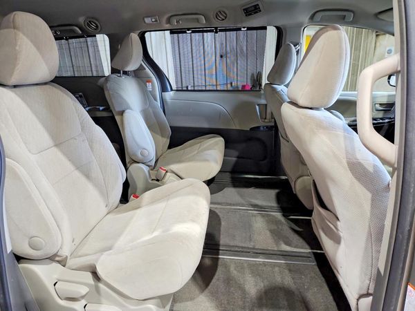 2016 TOYOTA SIENNA