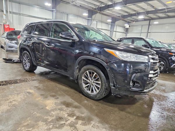 2017 TOYOTA HIGHLANDER SE/XLE