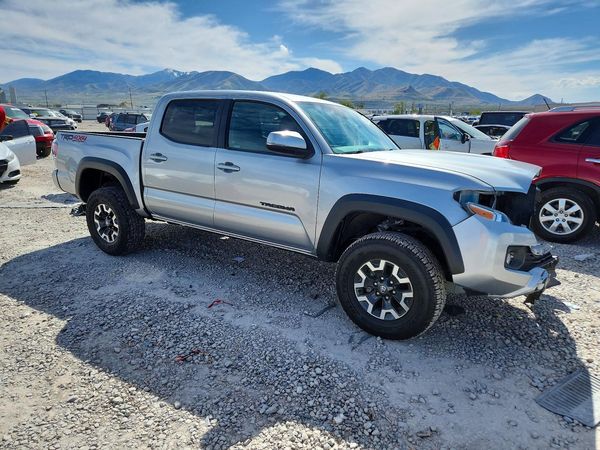 2022 TOYOTA TACOMA SR5