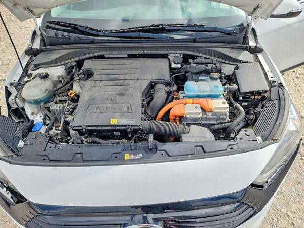 2018 HYUNDAI IONIQ Limited (HEV)