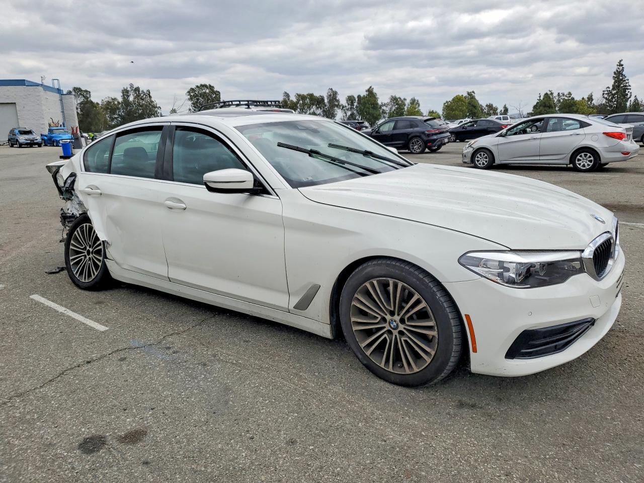2019 BMW 530