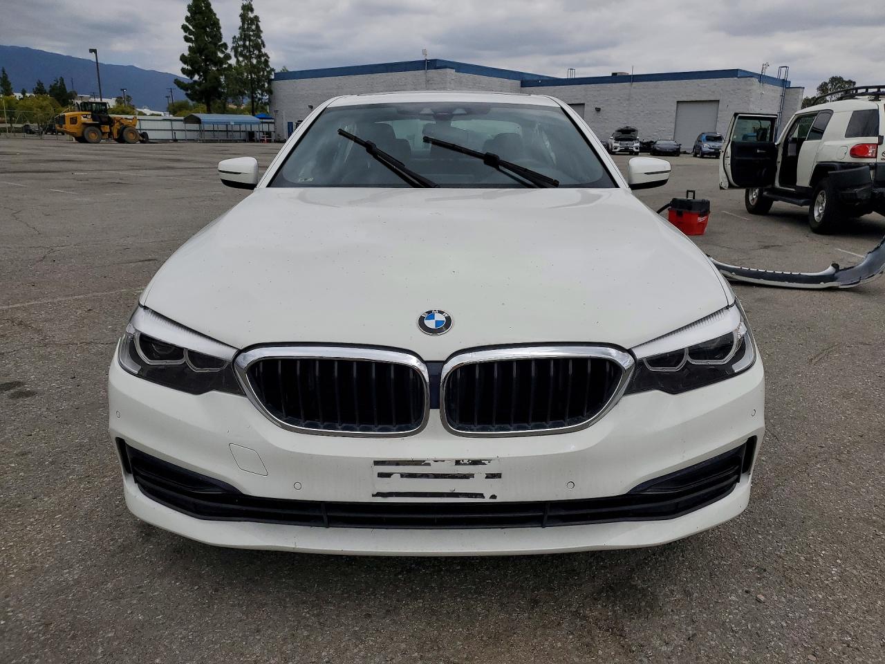 2019 BMW 530