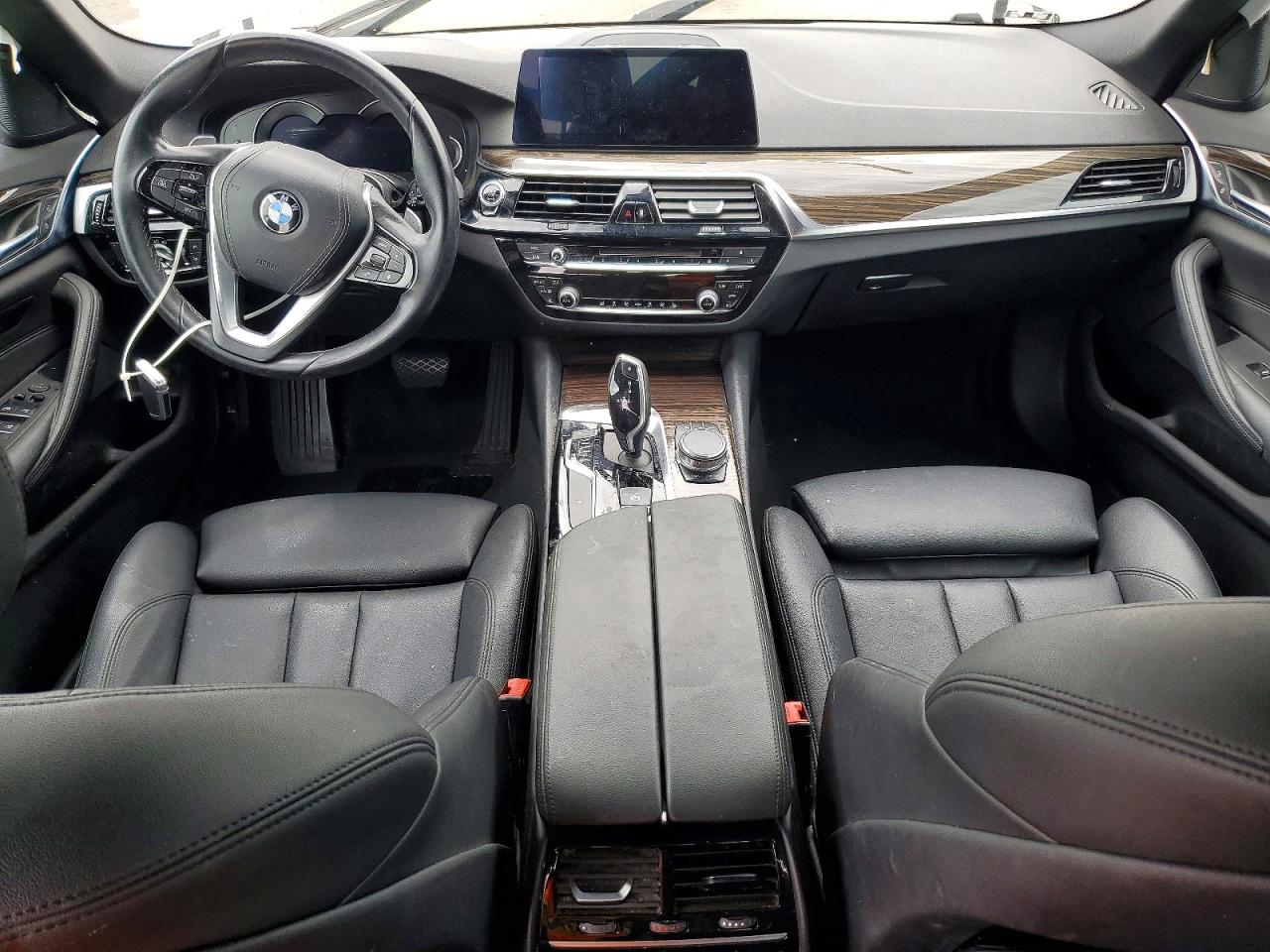 2019 BMW 530