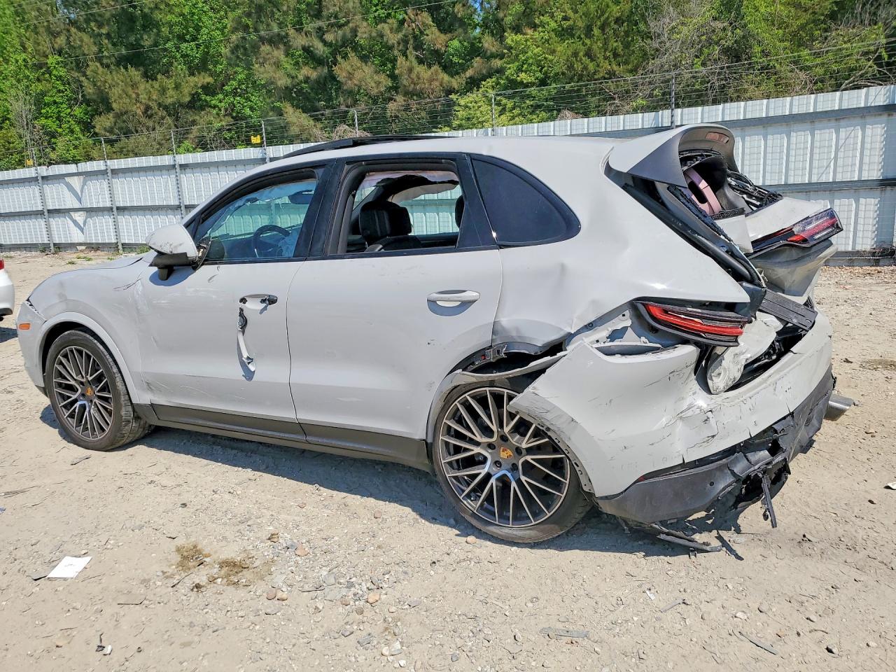 2021 PORSCHE CAYENNE