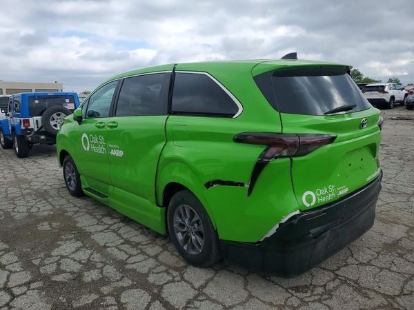 2024 TOYOTA SIENNA