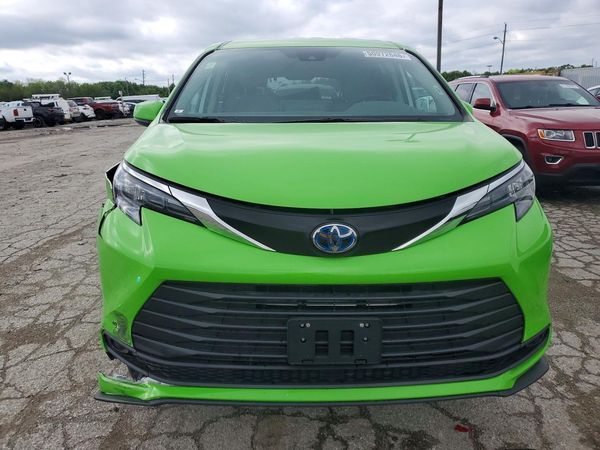 2024 TOYOTA SIENNA