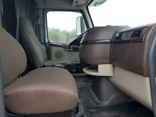 2012 VOLVO VNL
