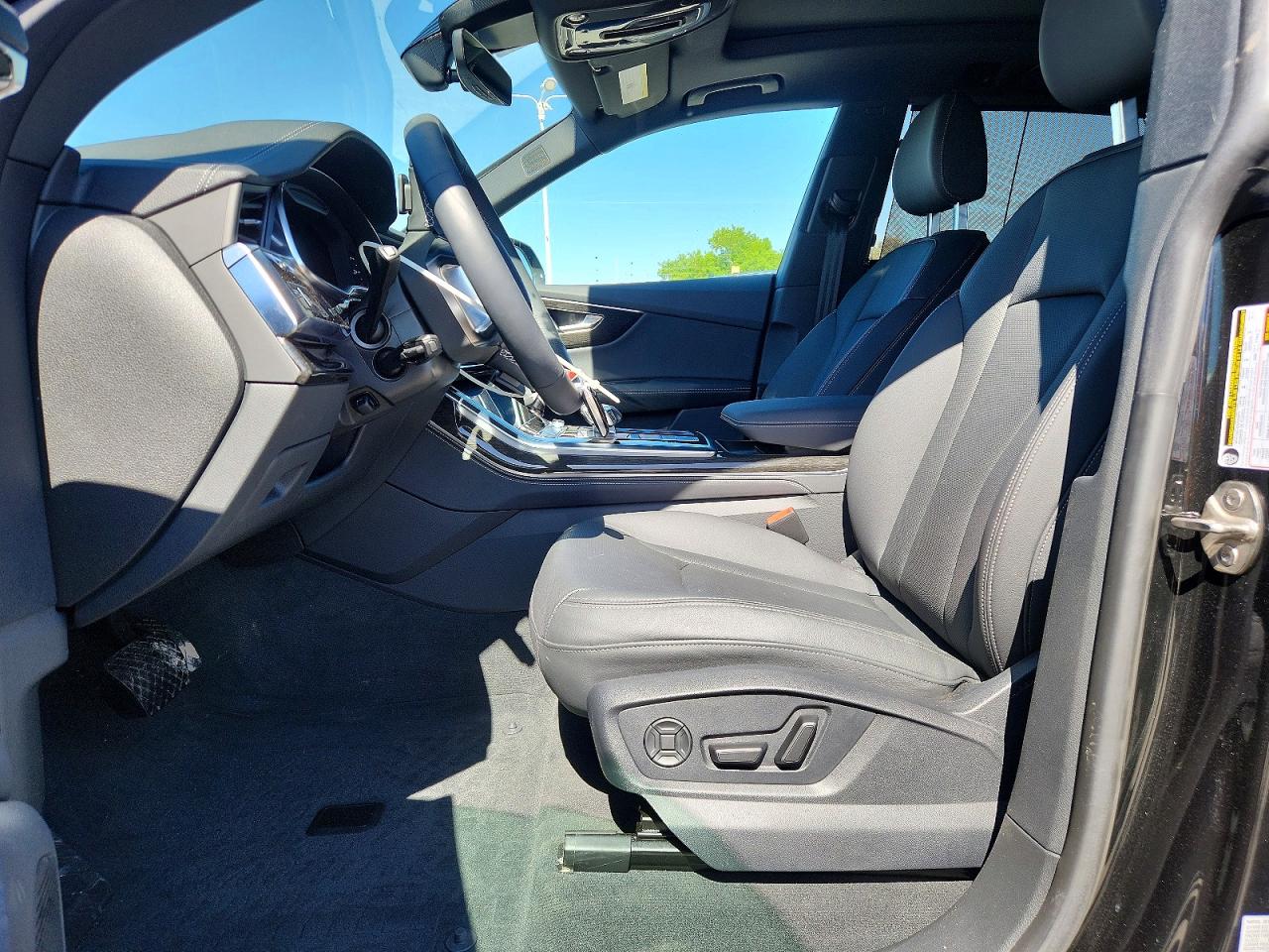 2025 AUDI Q8