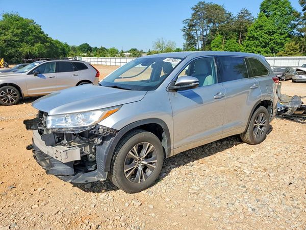 2017 TOYOTA HIGHLANDER LE