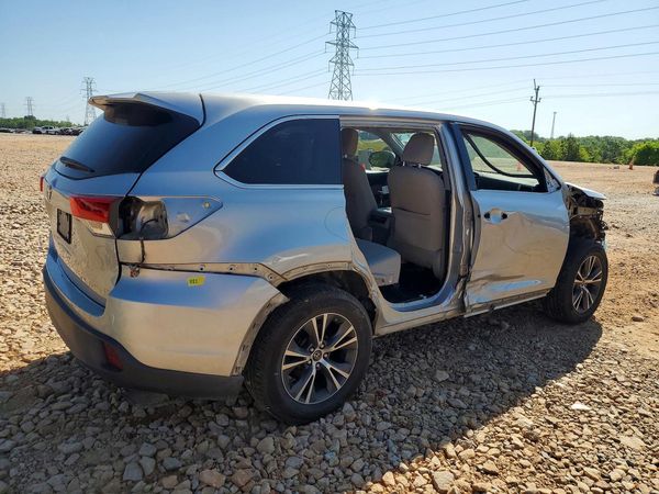 2017 TOYOTA HIGHLANDER LE