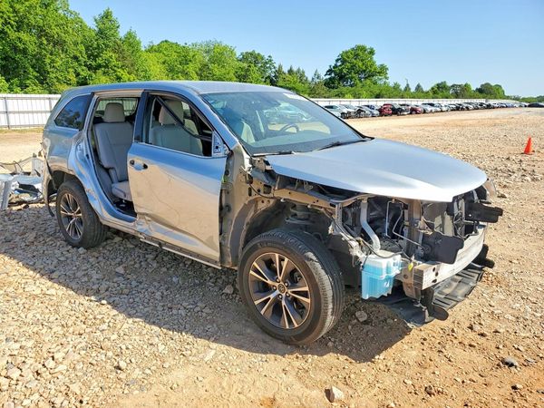 2017 TOYOTA HIGHLANDER LE