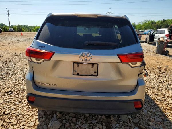 2017 TOYOTA HIGHLANDER LE