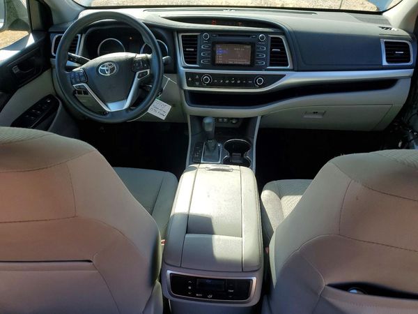 2017 TOYOTA HIGHLANDER LE