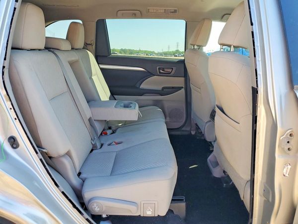 2017 TOYOTA HIGHLANDER LE