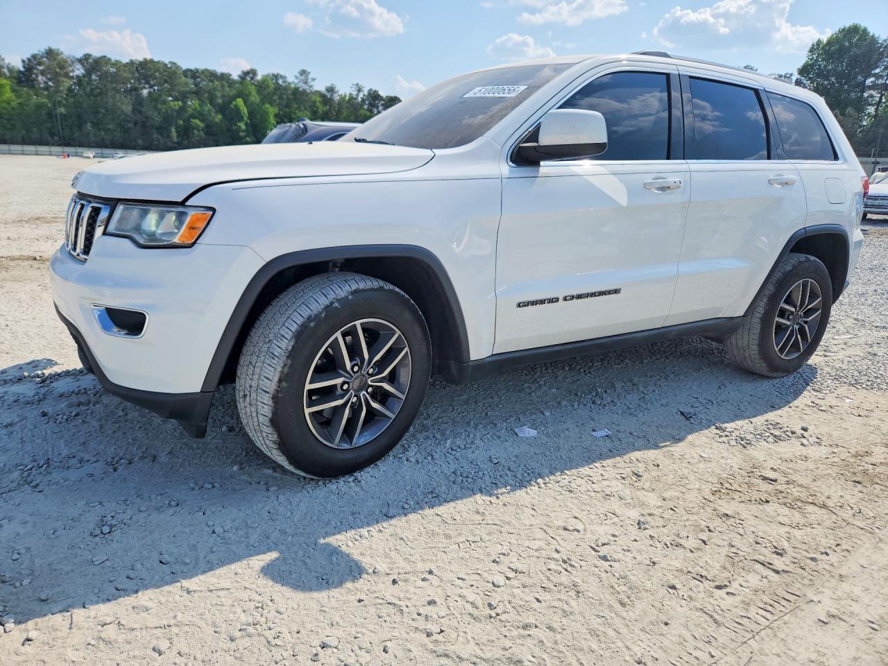 2020 JEEP GRAND CHEROKEE Laredo — Front 3/4