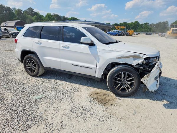 2020 JEEP GRAND CHEROKEE Laredo — Passenger 3/4