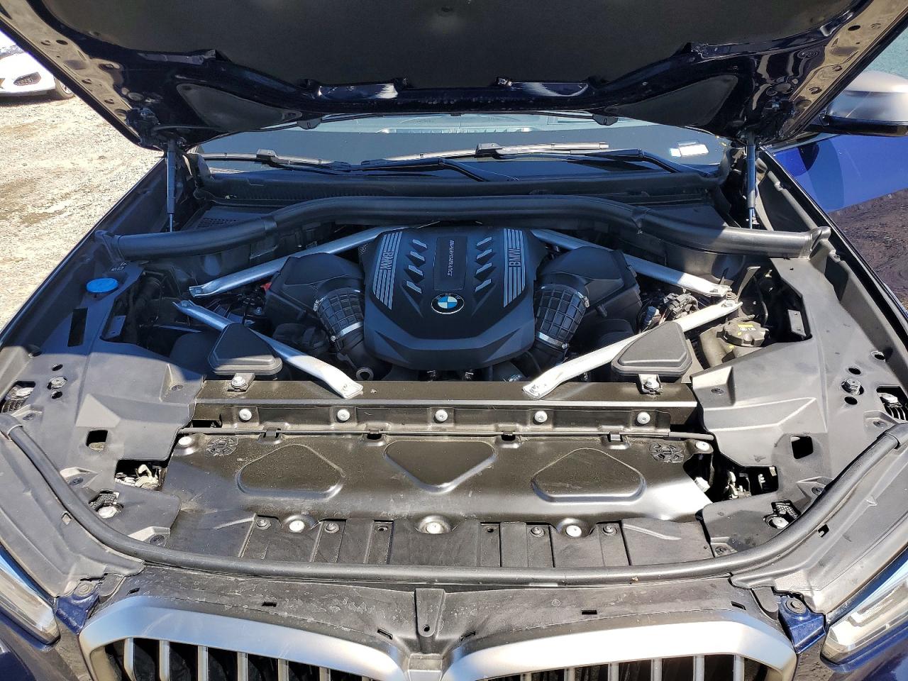 2022 BMW X5 M50i