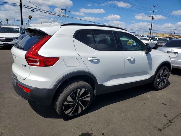 2024 VOLVO XC40 Plus Dark