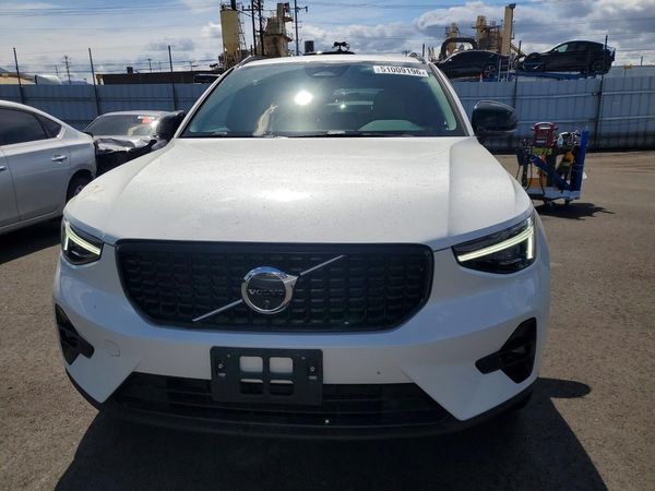 2024 VOLVO XC40 Plus Dark