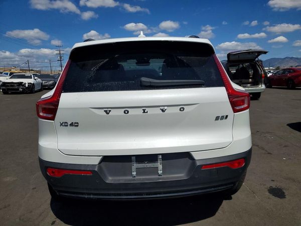 2024 VOLVO XC40 Plus Dark