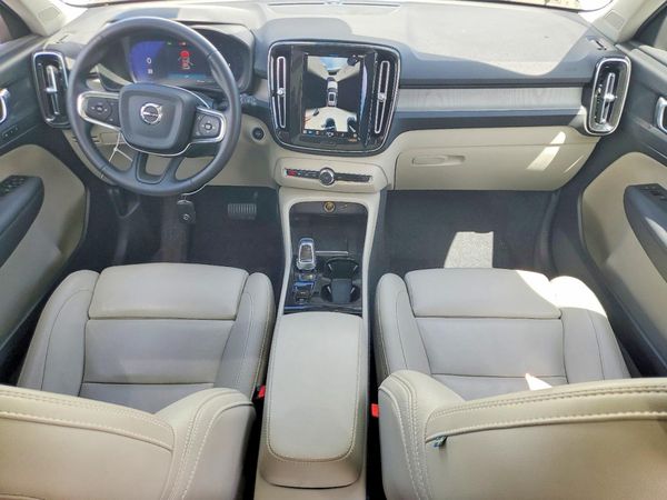 2024 VOLVO XC40 Plus Dark