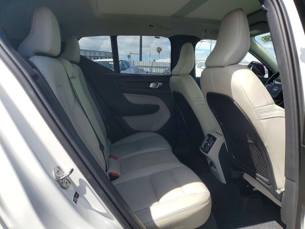 2024 VOLVO XC40 Plus Dark