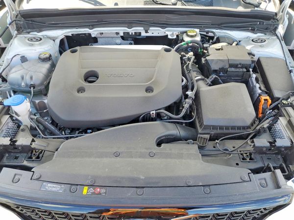2024 VOLVO XC40 Plus Dark