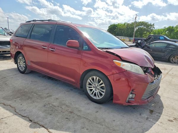 2019 TOYOTA SIENNA