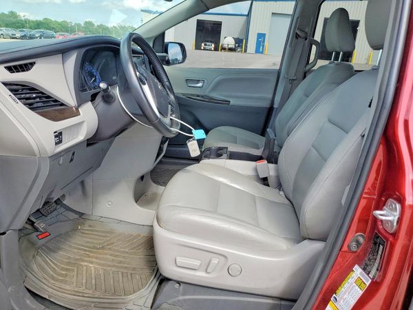 2019 TOYOTA SIENNA