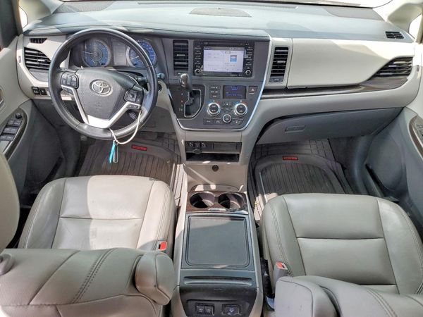 2019 TOYOTA SIENNA