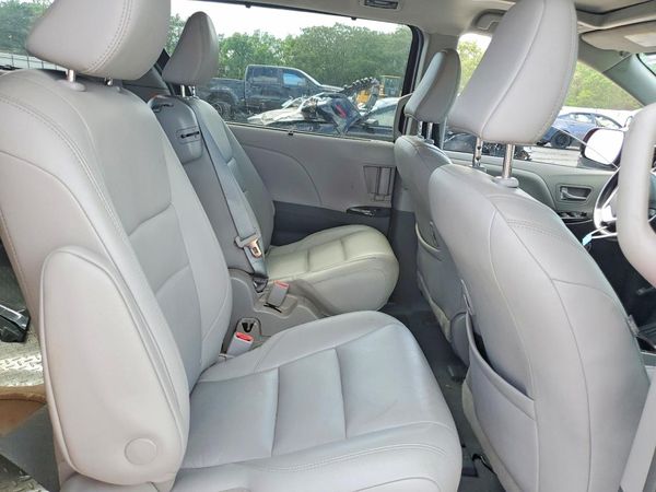 2019 TOYOTA SIENNA