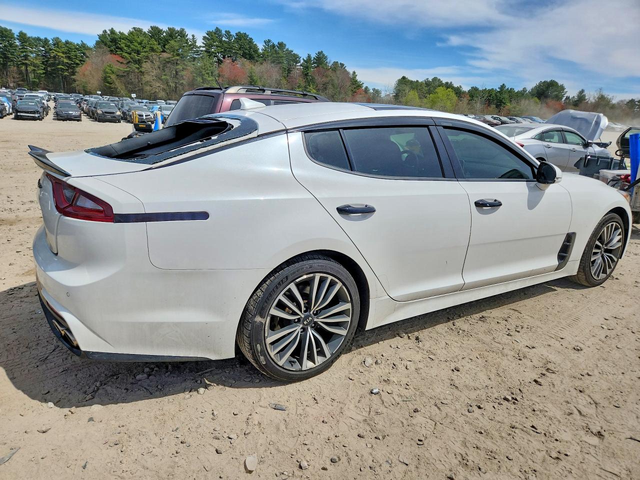 2019 KIA STINGER Premium