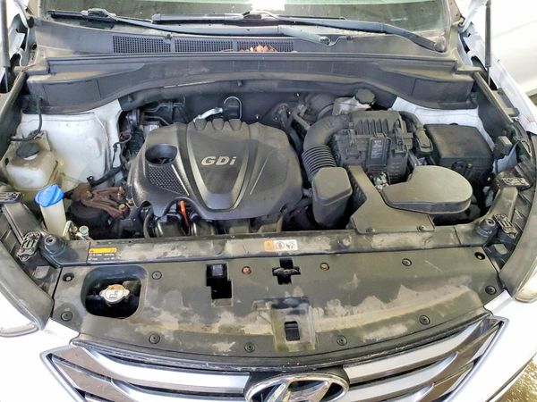 2016 HYUNDAI SANTA FE Base — Engine bay