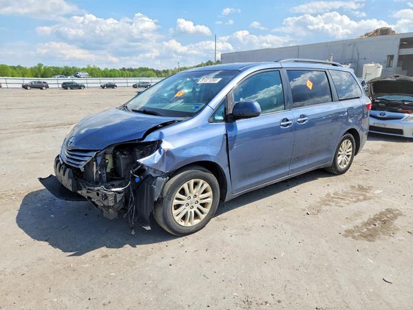 2015 TOYOTA SIENNA