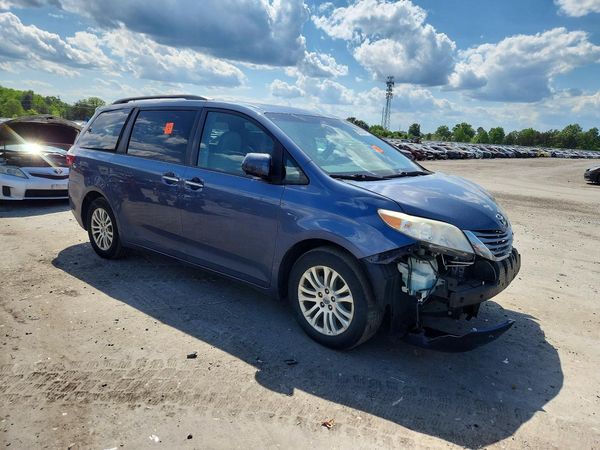 2015 TOYOTA SIENNA