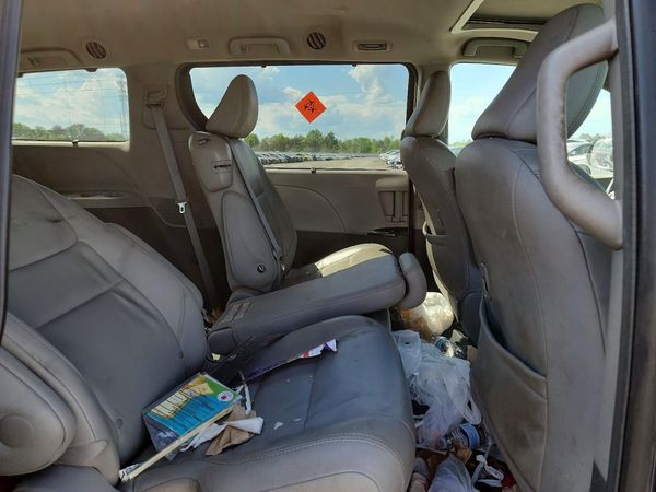2015 TOYOTA SIENNA