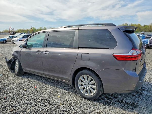 2015 TOYOTA SIENNA
