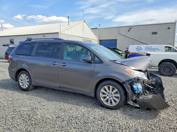 2015 TOYOTA SIENNA