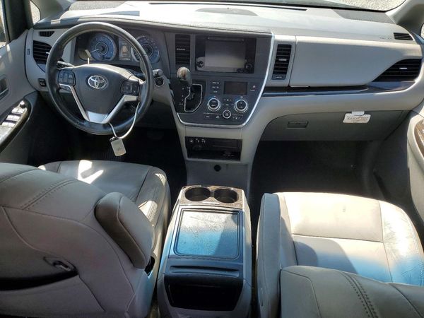 2015 TOYOTA SIENNA