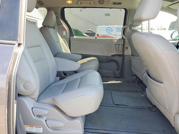 2015 TOYOTA SIENNA