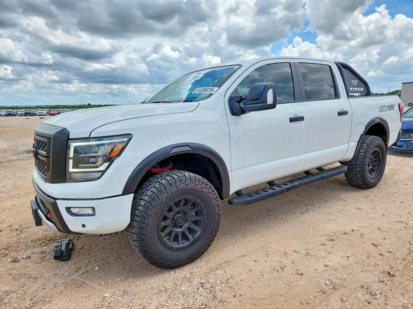 2024 NISSAN TITAN