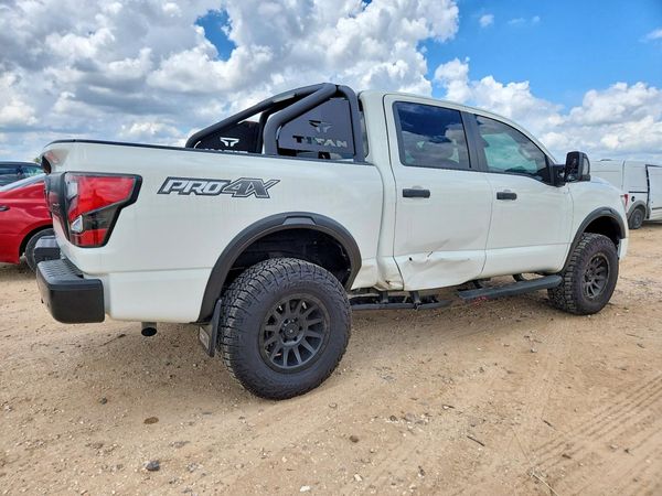 2024 NISSAN TITAN