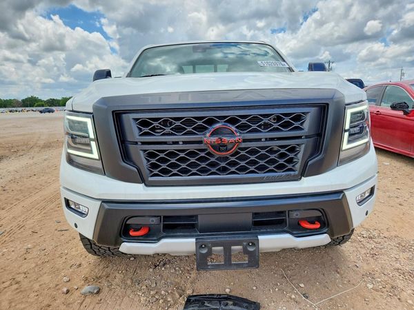 2024 NISSAN TITAN