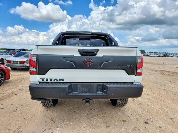2024 NISSAN TITAN