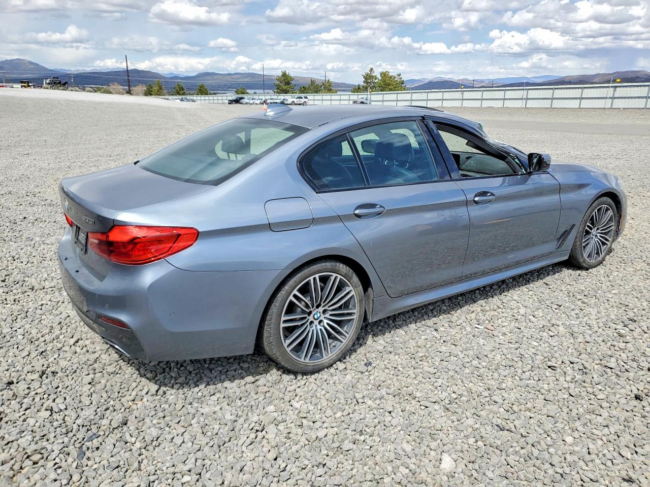 2019 BMW 530