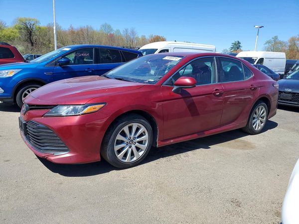 2020 TOYOTA CAMRY LE — Front 3/4