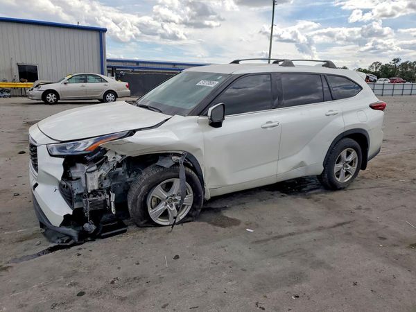2020 TOYOTA HIGHLANDER LE