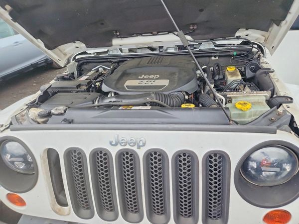2013 JEEP WRANGLER Sahara — Engine bay